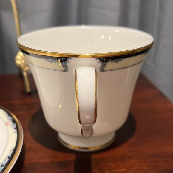 ROYAL DOULTON Rhodes Cup & Saucer Set, Fine Bone China England Discontinued! - Picture 11 of 11